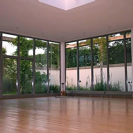 Art Lovers לינה וארוחת בוקר 3*